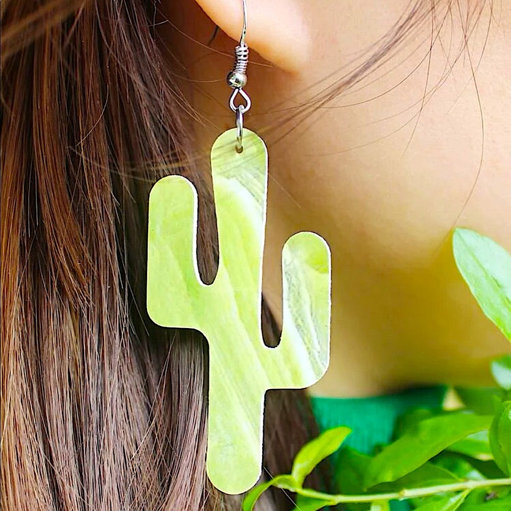 NWT FREE w/purchase Boutique Boho Cactus Leather Earrings Green • Southwestern